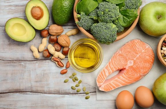 Chế Độ Ăn Uống Lành Mạnh Cho Người Bận Rộn: Ăn Sao Cho Đủ Chất, Tiết Kiệm Thời Gian?