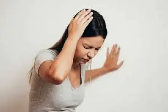 Chóng mặt, hoa mắt có nguy hiểm không? Nguyên nhân và khi nào cần đi khám