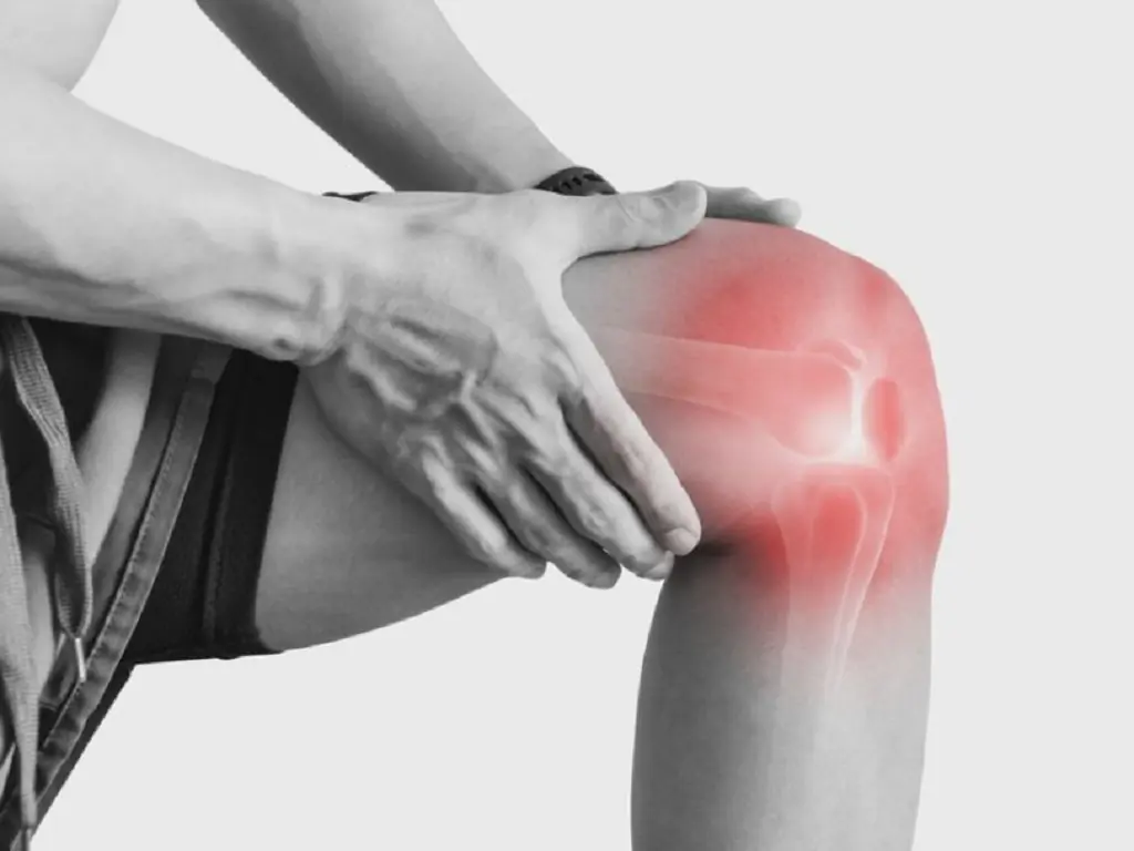 Đau khớp gối ở người trẻ có đáng lo? Nguyên nhân, dấu hiệu và cách xử lý
