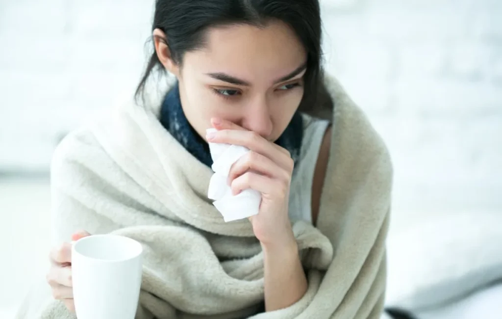 Cảm cúm và cảm lạnh khác nhau như thế nào? Cách nhận biết và chăm sóc đúng